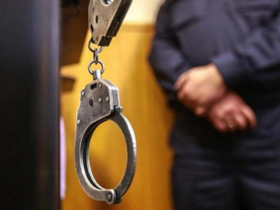 Шымкентте жоғары шенді полицей пара алды деген күдікпен ұсталды
