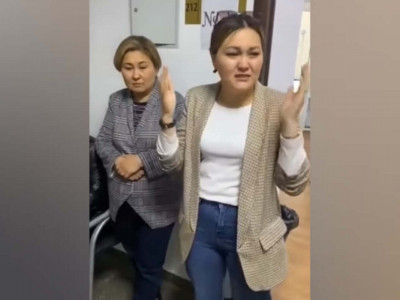 «Нашатыр спирті жоқ»: мұғалімдер тестілеу пунктіндегі жағдайға шағымданды (ВИДЕО)