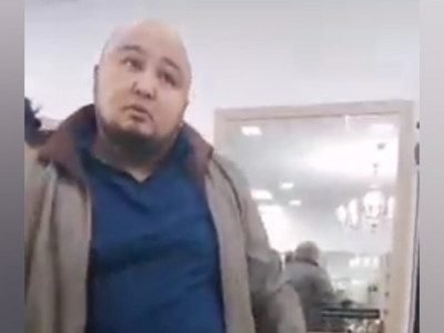 «Мал екен»: әйелді ұрған сақалды жігіт сынға қалды (ВИДЕО)