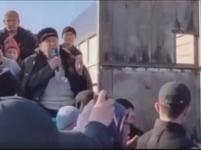 «Көтенбас келін, далб... бала»: ақсақалдың батасы қызу талқыланып жатыр (ВИДЕО)