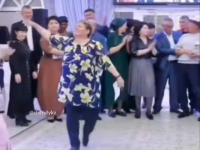 «Мәә, мына тәте от қой!..»: жұрт тойдағы егде әйелдің ерекше биін талқылап жатыр (ВИДЕО)