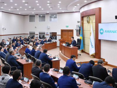 «AMANAT» партиясының фракциясы Мемлекет басшысының референдум өткізу туралы шешімін қолдады