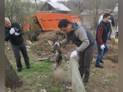 Досаевтың өзі сенбілікке шығып, қаланы қоқыстан тазартып жүр