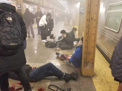 Нью-Йорк метросында атыс: 10-нан астам адам жарақат алды