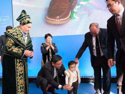 «Шөберем бар еді»: халықпен кездесуде ақсақал Досаевқа өтініш айтты (ВИДЕО)