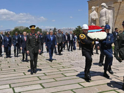 Қасым-Жомарт Тоқаев Ататүрік кесенесіне гүл шоғын қойды