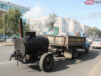 Павлодарлық жұмысшының бетіне ыстық битум бар шелек аударылып кетті
