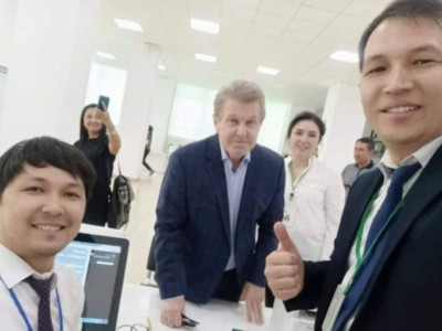 Ресейлік танымал әнші Алматы ХҚКО-да ЖСН нөмірін алды