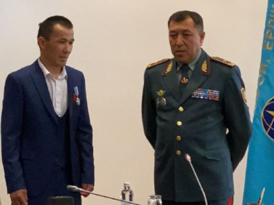 Елордада баланы ажалдан аман алып қалған азамат марапатталды