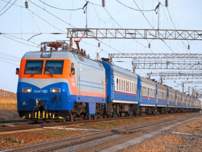 Жолсеріктер пойызда толғағы қысқан әйелді босандырып алды