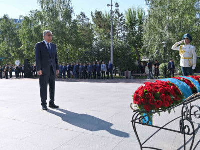 Президент Саяси қуғын-сүргін және ашаршылық құрбандарының рухына тағзым етті