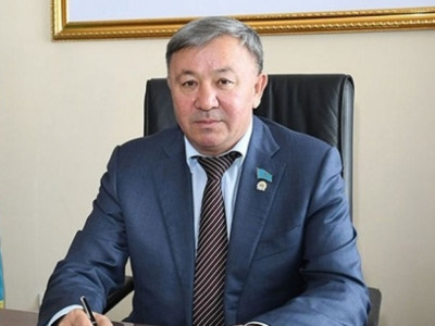 Сенат отырысында депутат Жанболат Жөргенбаев ант берді