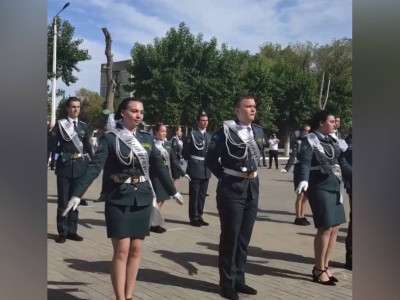 Қостанайда түлектер «Наши Российские герои» әніне билеген (ВИДЕО)
