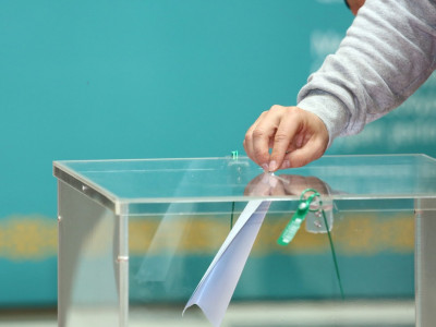 85 жастағы қария референдумға келіп, бата берді