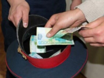 Бір жыл бойы пара алған шымкенттік майор ұсталды