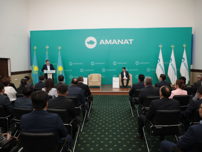 Атырау облысында өткен AMANAT партиясының кездесуінде референдумның маңызы талқыланды