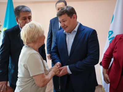 Референдум: «АМANAT» партиясы Қонаев қаласының тұрғындарымен кездесті