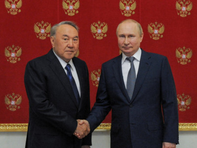 Нұрсұлтан Назарбаев Владимир Путинмен кездесті