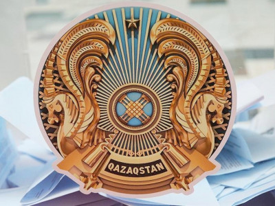 Павлодарда қоқыс арасынан Қазақстанның елтаңбасы табылды