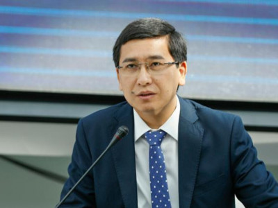 Аймағамбетов мектепте орамал тағу мәселесіне қатысты пікір білдірді