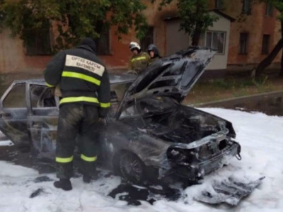 Павлодарда автомобиль жанып кетті