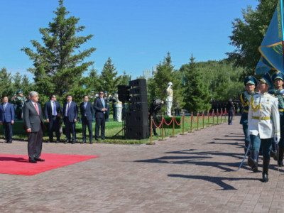 Қасым-Жомарт Тоқаев Мемлекеттік ту көтеру рәсіміне қатысты