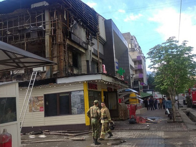 Алматыда сауда орталығы өртенді