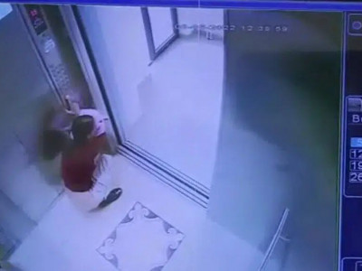 Елордада лифт ішінде дәрет сындырған 22 жастағы қыз ұсталды (ВИДЕО)