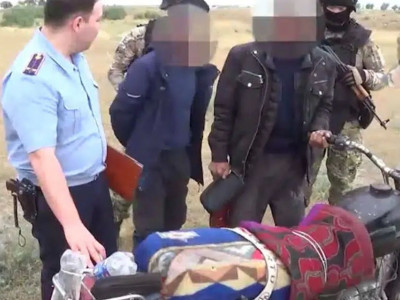 Шуда 10 келіден астам есірткіні мотоциклмен тасымалдағандар ұсталды (ВИДЕО)