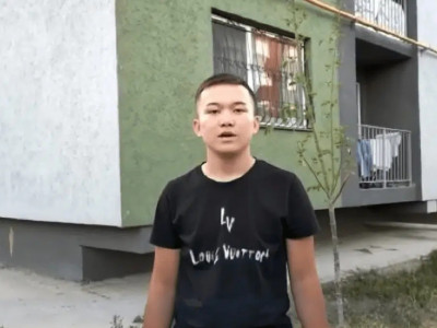 19 жастағы студент жетінші қабаттан құлағалы тұрған сәбиді құтқарып қалды (ВИДЕО)