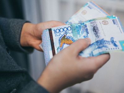 Ақтөбеде кәсіпкерлерден ақша бопсалаған қылмыстық топ ұсталды