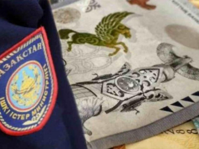 Көкшетауда 50 мың доллар пара алған полицейлер ұсталды