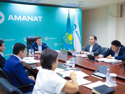 Асхат Оралов «АМANAT» партиясының өңірлердегі филиалдарымен жиын өткізді