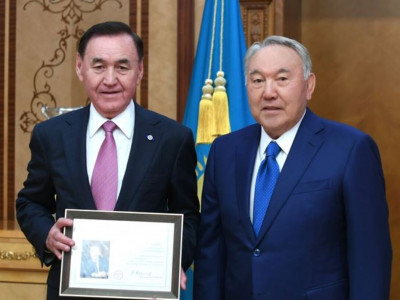 Нұрсұлтан Назарбаев Махмұд Қасымбековты 70 жасымен құттықтады