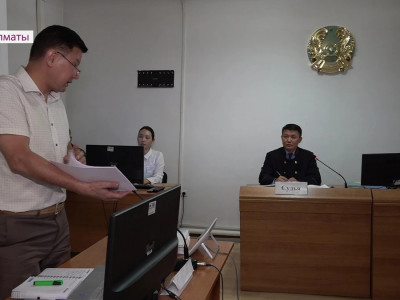 5 күннен кейін табытпен әкелген: Әлібек Қалбайдың өліміне қатысты сот басталды