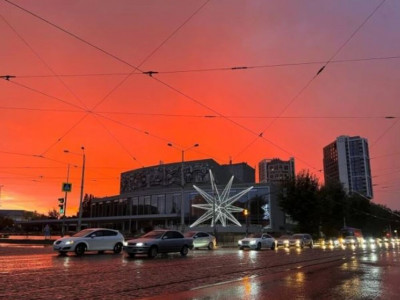 Екатеринбургте жаңбырдан кейін аспан ерекше түске боялды
