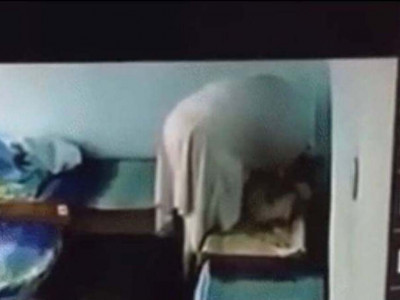 Балабақшада тәрбиешінің көмекшісі 3 жасар қызды ұрып-соққан