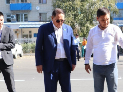 Мәжіліс депутаты жол құрылысының сапасын тексерді