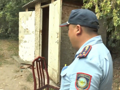 Полицейлер аман алып қалған шақалақ жансақтау бөлімінде жатыр