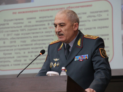 Қорғаныс министрі қағазға жазылған қазақша сөйлемді оқи алмады (ВИДЕО)