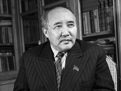 Азапты жылдар ақиқаты: Мұхтар Әуезов ажал аузынан қалай аман қалды?