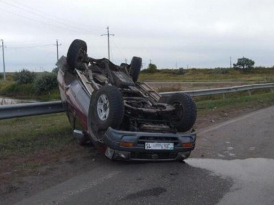 Петропавлда жол апатына ұшыраған автокөлік аударылып қалды