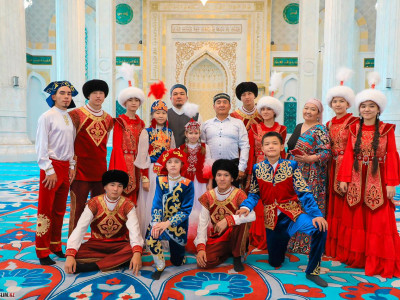 18 бала асырап алған Өмірхан Жетесов: Рим Папасының алдында өнер көрсеткен соң бізді әлем таныды