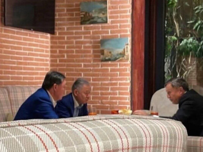 Асқар Мамин желіде тараған суретке қатысты пікір білдірді