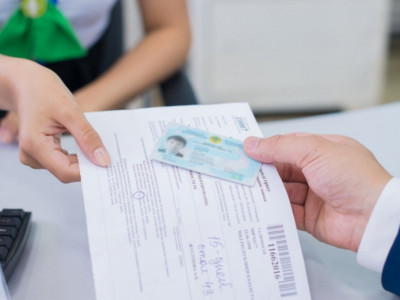 Түркістан облысының 57 жастағы тұрғыны алғашқы төлқұжатын алды