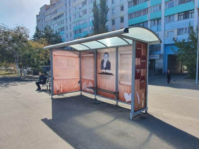 Павлодарда тарихи тұлғалардың суреті бейнеленген аялдамалар пайда болды