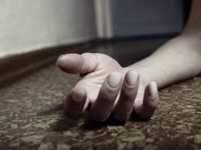 Елордада көпқабатты үйдегі баспалдақ маңынан әйелдің мәйіті табылды