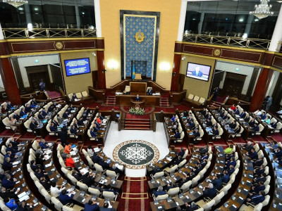 Парламент палаталарының бірлескен отырысы басталды