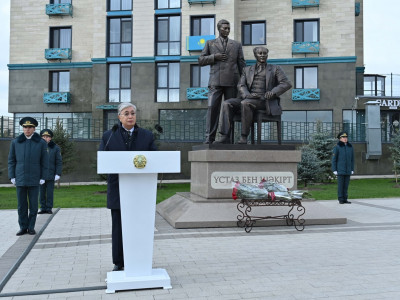 Мемлекет басшысы Семейде «Ұстаз бен шәкірт» ескерткішін ашты
