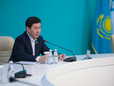Қошанов Президент Жолдауын талқылау үшін партия активімен жиын өткізді
